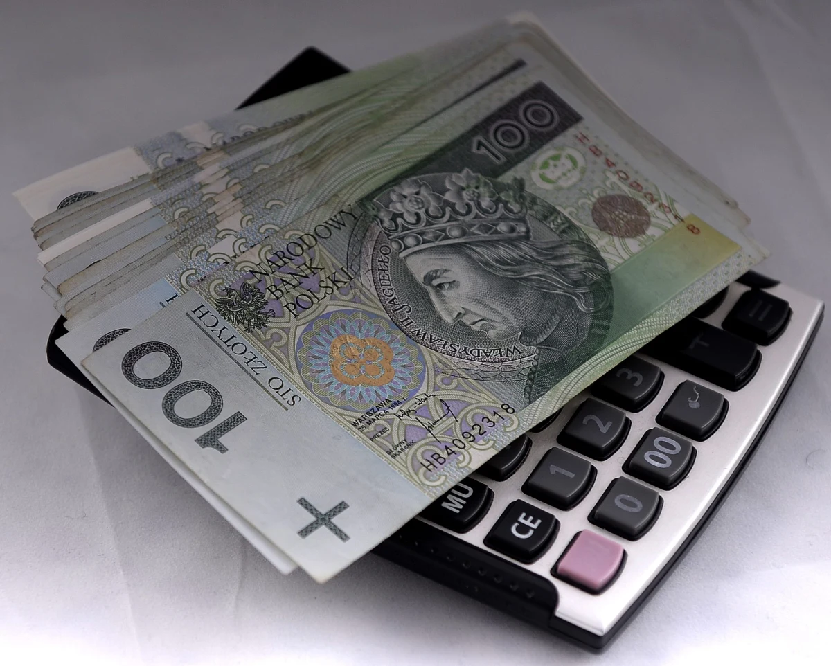 Polski Fundusz Rozwoju chce wydłużyć termin na rozliczanie Tarczy Finansowej Polskiego Funduszu Rozwoju - ustalili dziennikarze RMF FM. To konieczność, bo pomimo upływającego jutro terminu wielu przedsiębiorców o tym zapomniało. Łącznie to zapomnienie może kosztować firmy nawet 2 miliardy złotych.