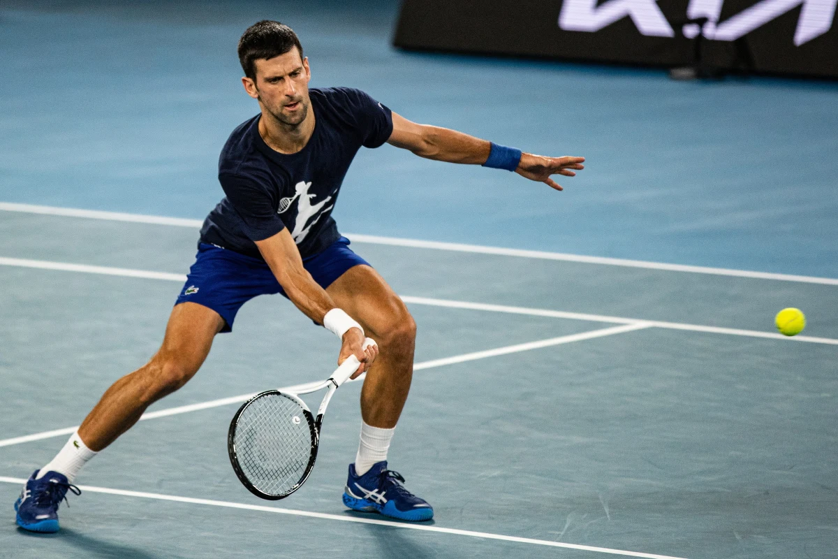 Novak Djoković stracił wizę i nie zagra w Australian Open - decyzję podjął australijski minister ds. imigracji Alex Hawke. W czwartek dziewięciokrotny triumfator tego turnieju został rozlosowany z jedynką w turniejowej drabince, teraz może zostać deportowany. Dziś w sądzie odbyło się wstępne przesłuchanie w sprawie cofnięcia wizy Serba już po decyzji ministra. To jeszcze nie koniec sprawy.