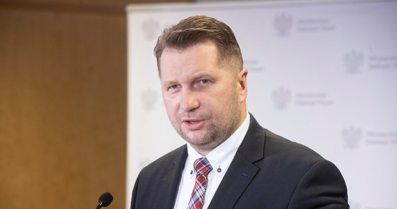 W przyszłym tygodniu planowane jest spotkanie prezydenta Andrzeja Dudy z ministrem edukacji i nauki Przemysławem Czarnkiem. Jednym z tematów rozmowy będzie, przyjęta wczoraj przez Sejm, nowelizacja prawa oświatowego, przez krytyków nazywana "lex Czarnek". Ustawa nadaje większe kompetencje kuratorom w zakresie powoływania i odwoływania dyrektorów szkół oraz umożliwia nadzór nad zajęciami pozalekcyjnymi.