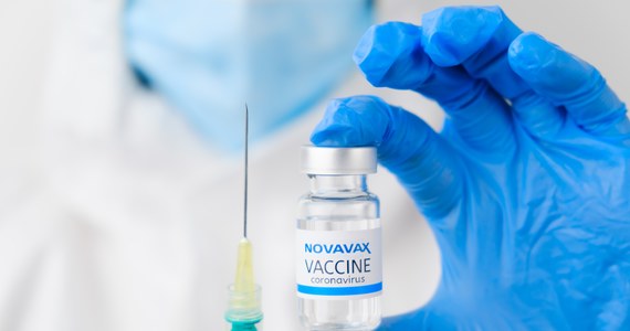 Francuski regulator rynku leków HAS dopuścił do użytku szczepionkę przeciw koronawirusowi amerykańskiej firmy Novavax wyprodukowaną według klasycznej technologii. Ma być ona alternatywą dla osób, które nie chcą szczepić się preparatami opartymi na technologii mRNA.