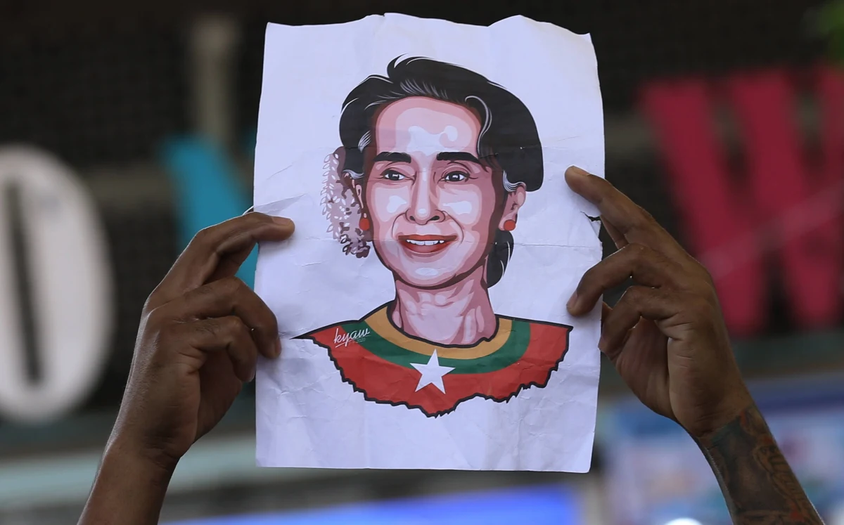 Była demokratyczna przywódczyni Birmy Aung San Suu Kyi usłyszała pięć nowych zarzutów korupcyjnych, dotyczących m.in. wydawania pozwoleń na wypożyczenie i zakup helikoptera - poinformował anonimowy przedstawiciel birmańskiego wymiaru sprawiedliwości, cytowany przez agencję Associated Press.