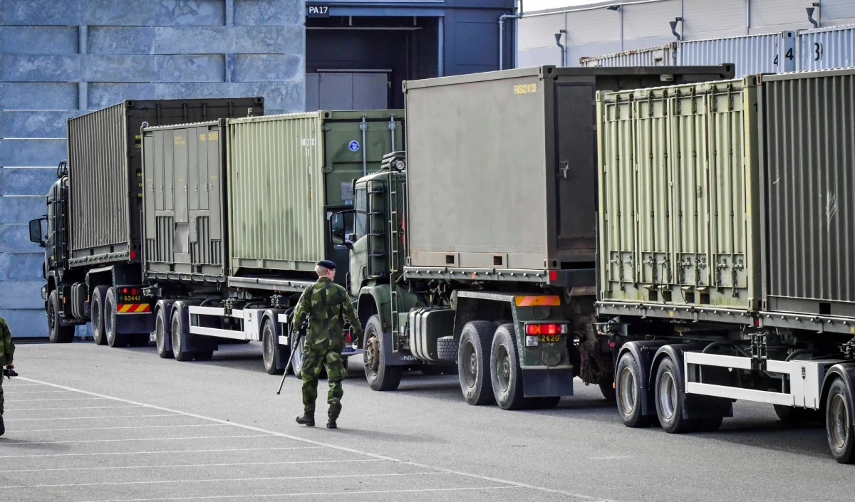 Na wyspie Gotlandia wylądowały w piątek siły reagowania kryzysowego szwedzkiego wojska - podał dziennik "Dagens Nyheter". Według lokalnych mediów port w Visby ochraniają czołgi, a w mieście widoczne są patrole.