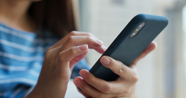 Skanowanie treści SMS-ów nowym pomysłem rządu na walkę z oszustami