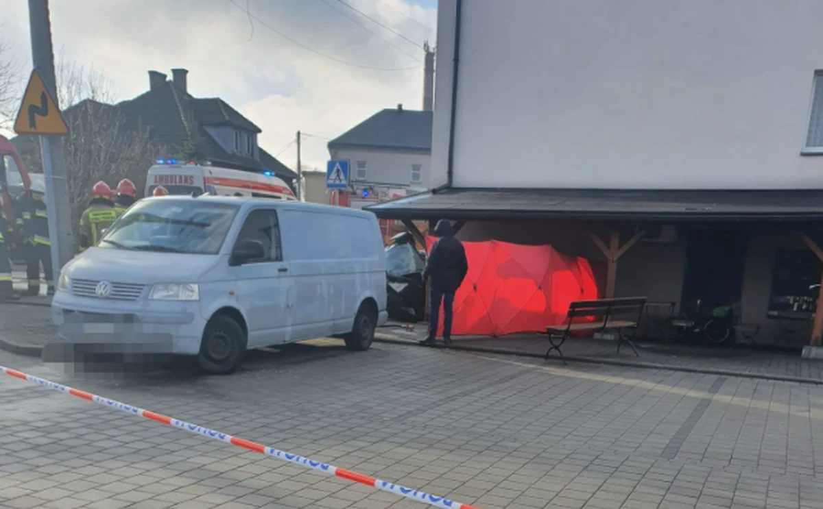 Tragiczny finał pościgu w Świerklanach w powiecie rybnickim na Śląsku. Zginął 21-letni kierowca. Mężczyzna uciekał przed policją kradzionym samochodem. 