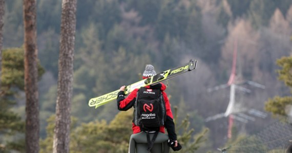 Lekarz kadry polskich skoczków narciarskich Aleksander Winiarski przyznał, że nie spodziewał się tak dużej poprawy, jaka nastąpiła u Kamila Stocha w pierwszych dwóch dniach od doznania kontuzji. "Jest zdecydowany postęp. Jestem mile zaskoczony" - zaznaczył.