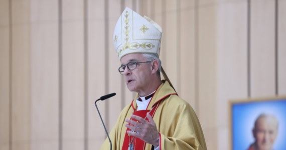 Papież Franciszek mianował biskupem polowym Wojska Polskiego dotychczasowego biskupa pomocniczego diecezji tarnowskiej Wiesława Lechowicza. "Przyjmuję decyzję Ojca Świętego Franciszka z pokorą, z posłuszeństwem i z nadzieją" - powiedział bp Lechowicz.