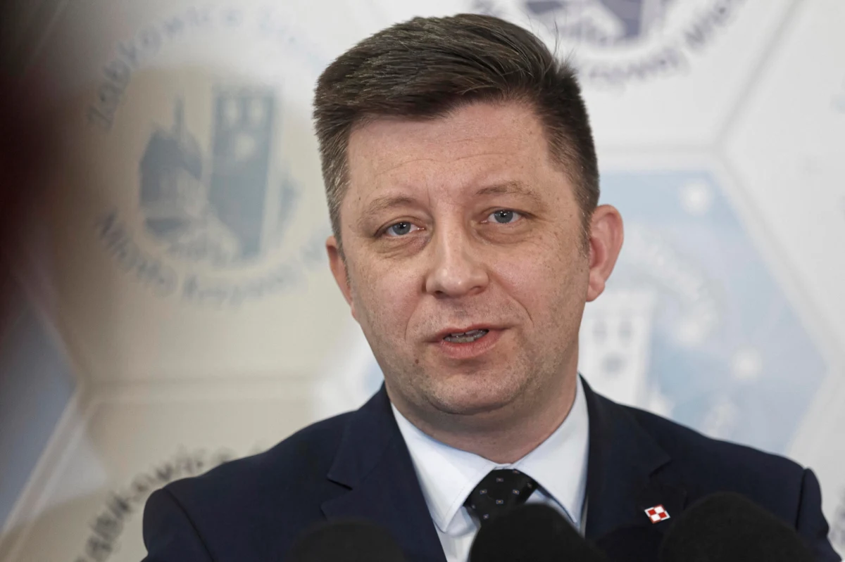 Współpraca z Radą Medyczną była bardzo intensywna, 80 proc. jej rekomendacji zostało wprowadzonych w życie - powiedział w Ząbkowicach Śląskich szef KPRM Michał Dworczyk. Według niego w najbliższych dniach poznamy nowy model dotyczący doradztwa w sprawie walki z epidemią.