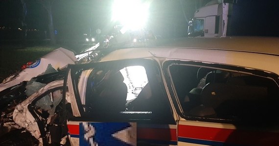Policja i prokuratura wyjaśniają okoliczności wypadku, do którego doszło na drodze krajowej nr 8 pomiędzy miejscowościami Braszowice i Bardo. W zderzeniu trzech aut zginęła jedna osoba - kierowca ambulansu.  