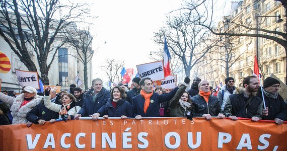 Las personas infectadas con Corona salieron a las calles de Europa.  También hubo un anti-aparición