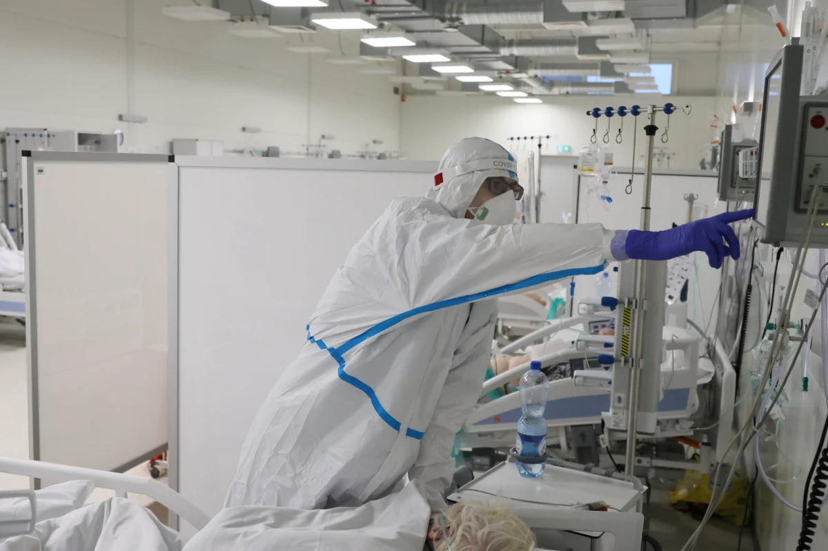 W Polsce odnotowano 14 667 nowych zakażeń koronawirusem. Zmarło 35 pacjentów z Covid-19 - podał resort zdrowia. W szpitalach zajętych jest 14 519 łóżek covidowych i 1 558 respiratorów dla pacjentów z Covid-19. 