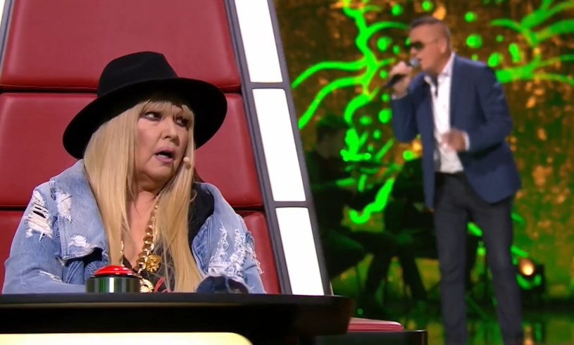 Wielkie emocje w "The Voice Senior"! Czy poznaliśmy już zwycięzcę programu? Wyjątkowy głos i sceniczna charyzma Jerzego Hermana niezwykle przypadły do gustu widzom i jurorom. Kim jest Jerzy Herman?