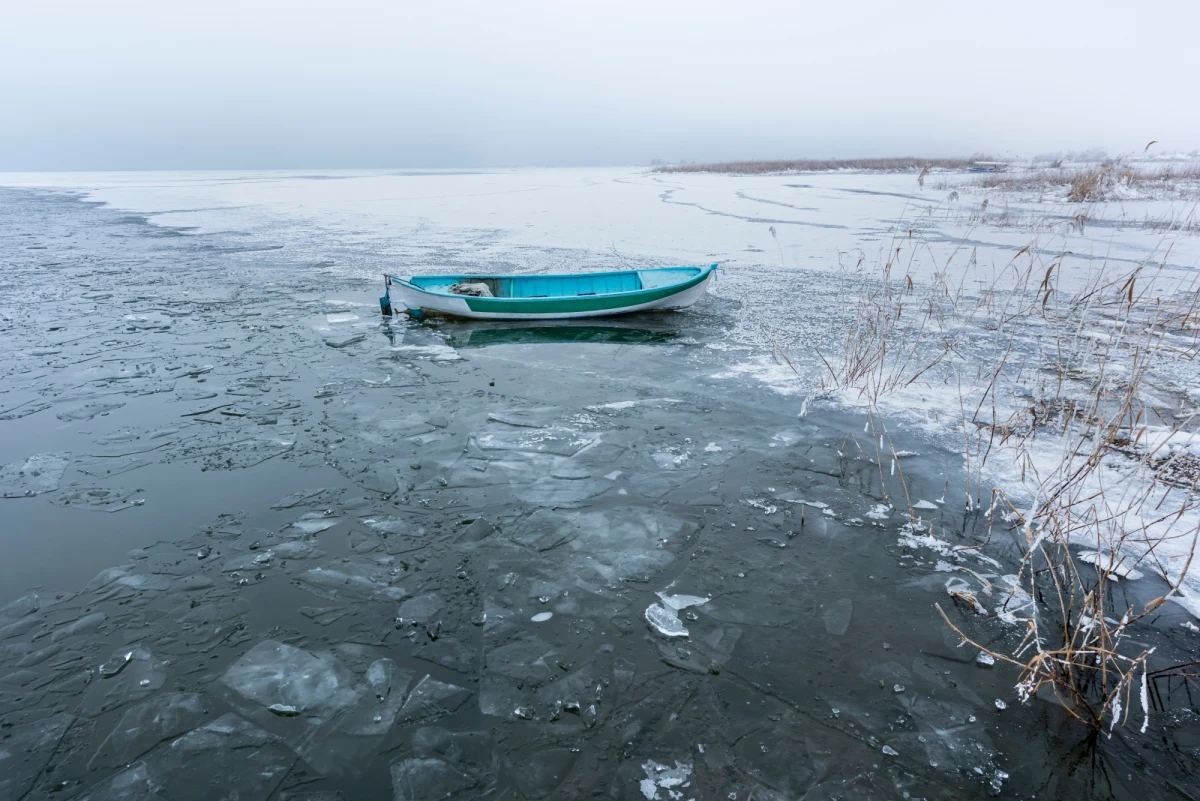 ​Ciało 32-letniego mężczyzny odnalazła w niedzielę w jeziorze Szeląg Wielki Grupa Specjalna Płetwonurków RP. Rodzina mężczyzny zgłosiła jego zaginięcie przed tygodniem. 32-latek wypłynął kajakiem na ryby, po kilku godzinach najbliżsi stracili z nim kontakt.