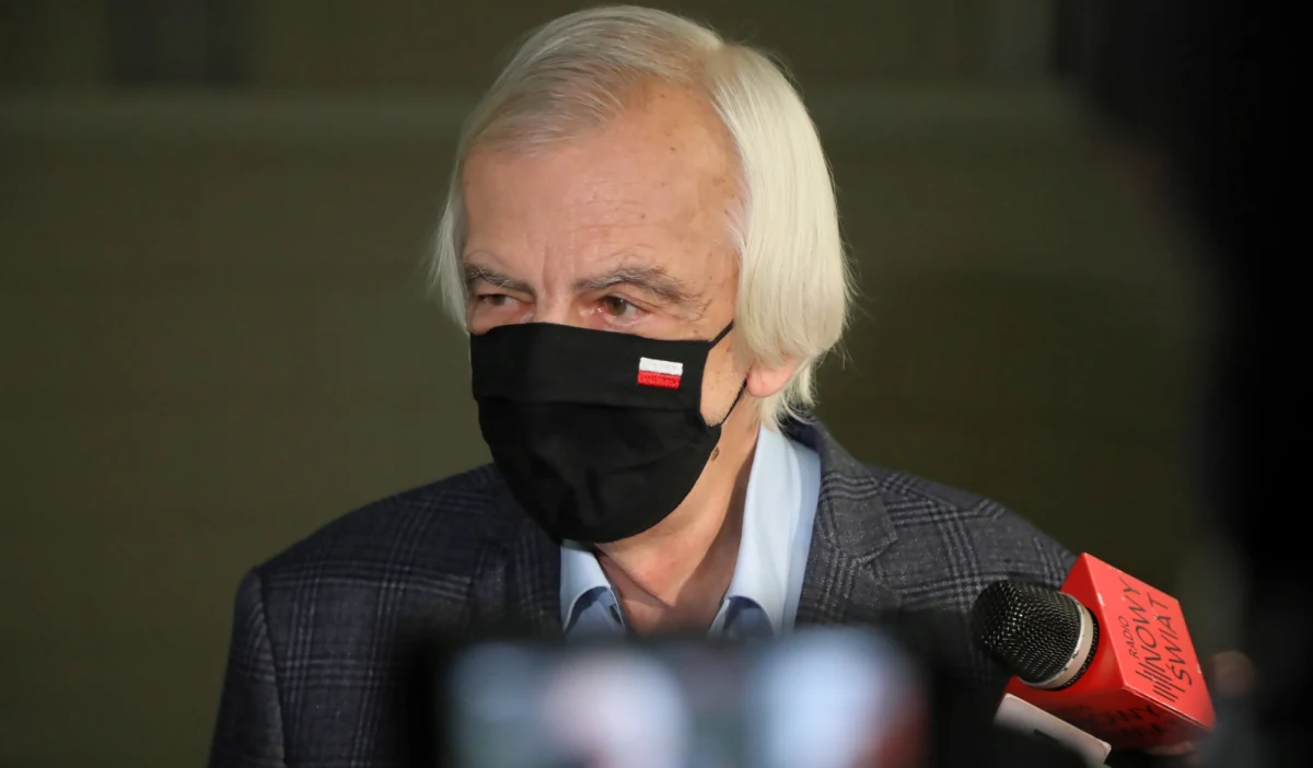 Uważam, że powinniśmy tak długo, jak długo to możliwe, unikać takich rozwiązań związanych z przymusem szczepień. Być może z jednym wyjątkiem - to znaczy z wyjątkiem służby zdrowia - mówi dla polskatimes.pl wicemarszałek Sejmu, szef klubu PiS Ryszard Terlecki.