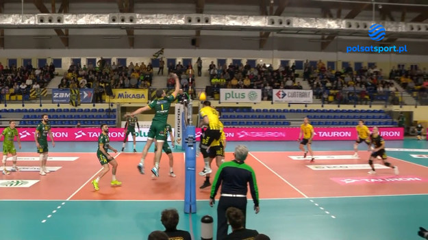 Fragment meczu 16. kolejki PlusLigi GKS Katowice – Aluron CMC Warta Zawiercie 3:0 (28:26, 31:29, 25:21).

GKS Katowice: Drzazga, Szymański, Jarosz, Lewandowski, Kania, Kogut, Ma'a, Rousseaux, Hain, Domagała, Quiroga.
Libero: Mariański, Ogórek.
Trenér: Grzegorz Słaby

Aluron CMC Warta Zawiercie: Konarski, Zniszczoł, Malinowski, Conte, Niemiec, Depowski, Cavanna, Rodrigues, Orczyk, Rajsner, Szalacha, Kovacević.
Libero: Żurek, Makoś.
Trenér: Igor Kolaković
