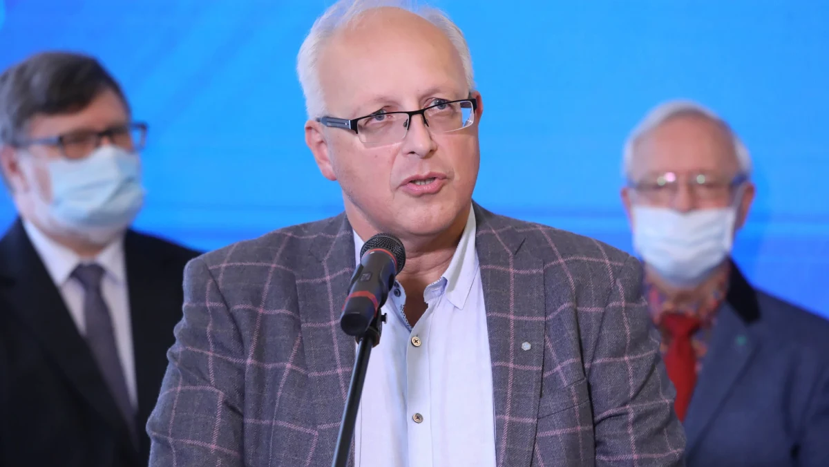 "Kluczowy moment wydarzył się w trakcie sejmowej komisji zdrowia. Gdy opóźniane było procedowanie ustawy pozwalającej pracodawcom na weryfikację szczepień pracowników" - tak o powodach swojej rezygnacji z prac w rządowej Radzie Medycznej mówi w rozmowie z dziennikarzem RMF FM Michałem Dobrołowiczem profesor Robert Flisiak.