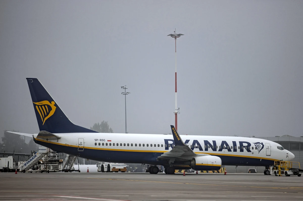 Na terenie lotniska Kraków-Balice policjanci zatrzymali 24 letniego obywatela Cypru chorego na Covid-19, który próbował przedostać się na pokład samolotu. Miał sfałszowane zaświadczenie o negatywnym wyniku testu na obecność koronawirusa.