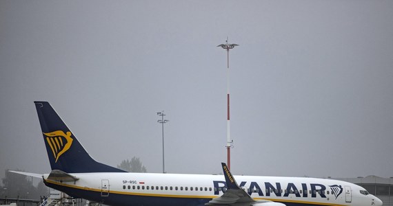 Na terenie lotniska Kraków-Balice policjanci zatrzymali 24 letniego obywatela Cypru chorego na Covid-19, który próbował przedostać się na pokład samolotu. Miał sfałszowane zaświadczenie o negatywnym wyniku testu na obecność koronawirusa.