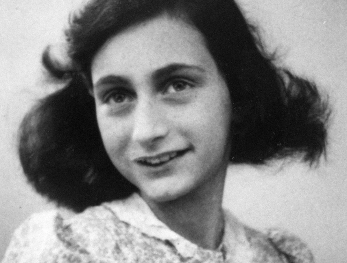 Anna Frank i jej rodzina została wydana nazistom, nie zostali aresztowani przez przypadek – twierdzi były agent FBI Vince Pankoke, który przeprowadził własne śledztwo. Ustalił on, kim był zdrajca. To - według niego - Arnold van den Berg, notariusz żydowskiego pochodzenia.