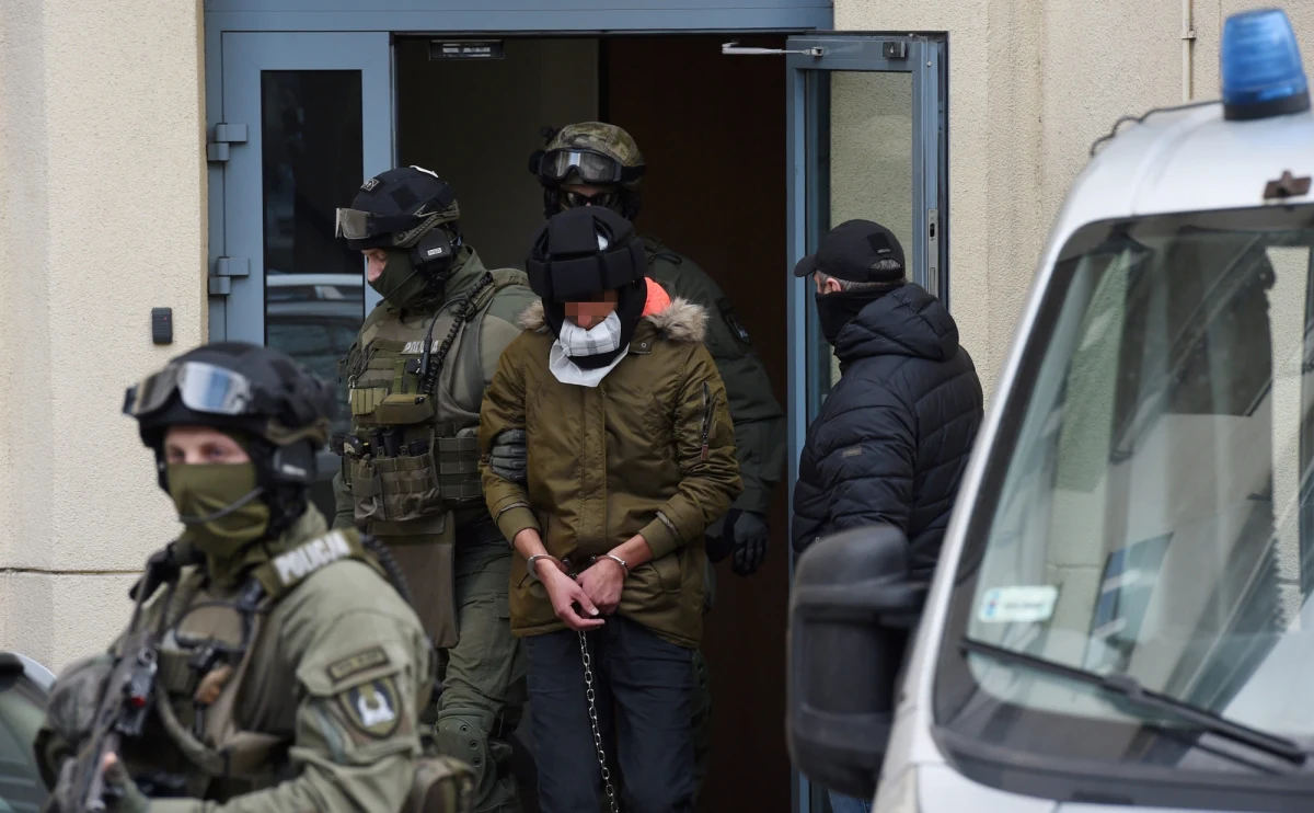 Do Sądu Apelacyjnego w Warszawie wpłynęły dwie apelacje od wyroku skazującego na dożywocie Kajetana P., który w 2016 r. brutalnie zamordował 30-letnią lektorkę języka włoskiego - informuje Interia. Obrona mężczyzny chce uchylenia wyroku, a prokuratura - uznania Kajetana P. za poczytalnego. 