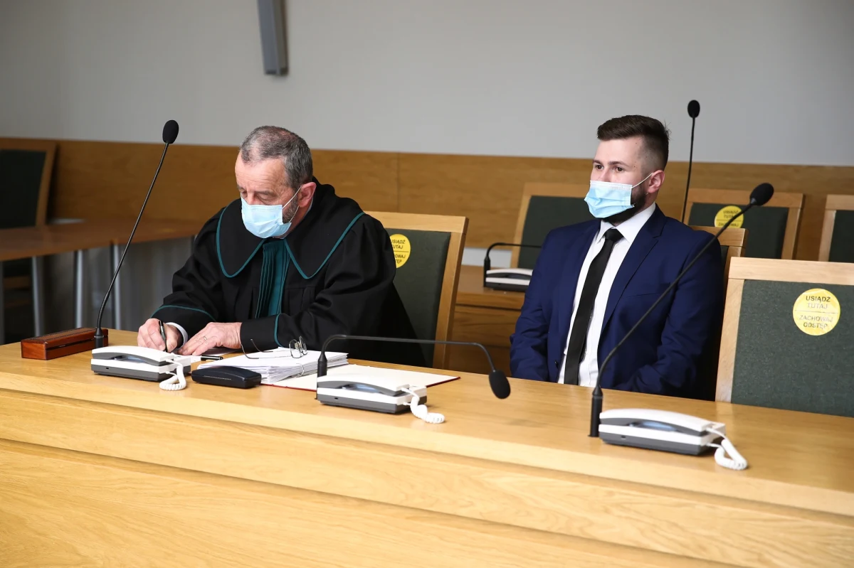 Prokuratura złożyła do sądu wniosek o ponowne przesłuchanie jednego z funkcjonariuszy Służby Ochrony Państwa, którzy zeznawali w sprawie wypadku drogowego Beaty Szydło w Oświęcimiu, w lutym 2017 roku. 