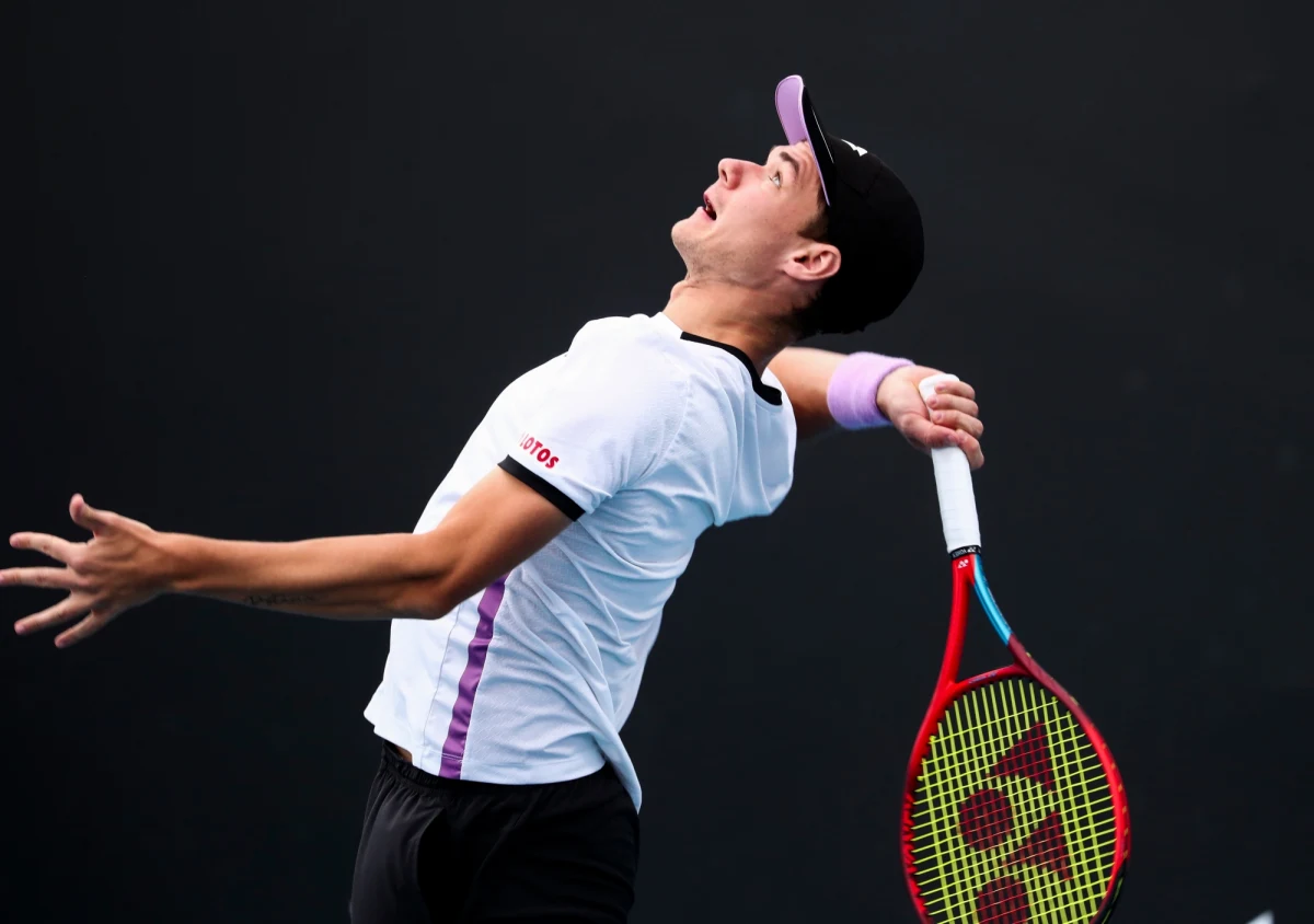 Kamil Majchrzak awansował do drugiej rundy wielkoszlemowego turnieju Australian Open. Polski tenisista na otwarcie wygrał w Melbourne z Włochem Andreasem Seppim 6:1, 6:1, 7:5.