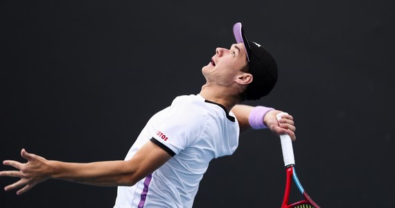 Kamil Majchrzak awansował do drugiej rundy wielkoszlemowego turnieju Australian Open. Polski tenisista na otwarcie wygrał w Melbourne z Włochem Andreasem Seppim 6:1, 6:1, 7:5.