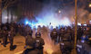 Niemcy: Kilkuset przeciwników restrykcji starło się z policją. Nocne zamieszki w Rostocku