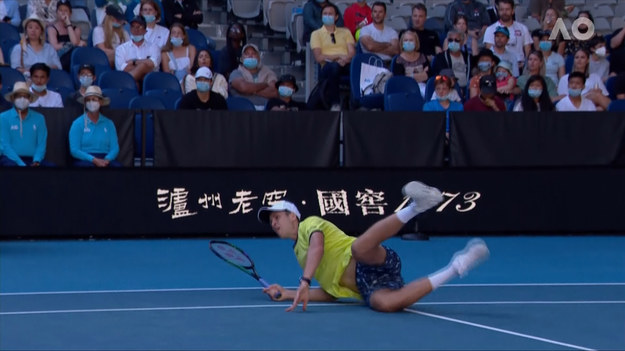 Hubert Hurkacz pokazał klasę w pierwszej rundzie Australian Open. Polak wykazał wielkie poświęcenie w 4. secie i zdobył punkt. Hurkacz pokonał Białorusina Jegora Gierasimowa 6:2, 7:6 (3), 6:7 (5), 6:3 w pierwszej rundzie Australian Open. W kolejnej zagra z Francuzem Adriano Mannarino.

Zobacz niesamowite zagranie reprezentanta Polski!
