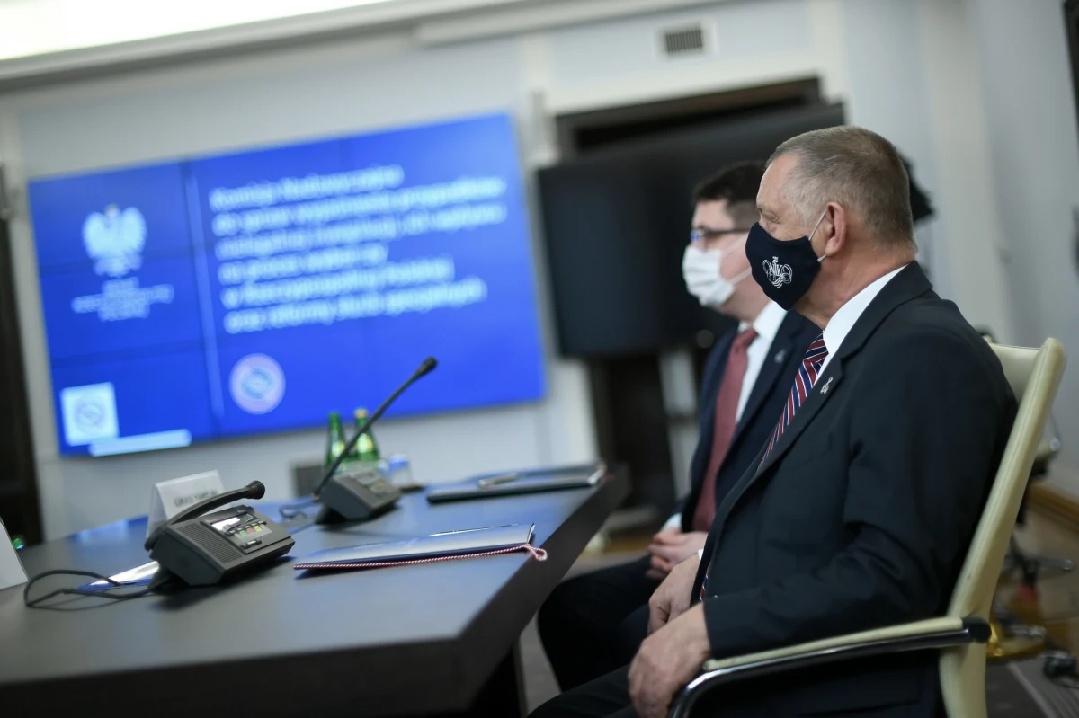 "Wicepremier ds. bezpieczeństwa powinien odpowiedzieć na pytania dotyczące nielegalnej i masowej inwigilacji Polek i Polaków" – powiedział przed senacką komisją ds. Pegasusa Marian Banaś. Prezes Najwyższej Izby Kontroli zdecydował o wszczęciu kontroli dotyczącej nadzoru państwa nad służbami specjalnymi.