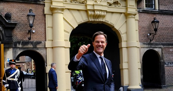 20 ministrów nowego rządu Holandii posiada w sumie 42 domy - informuje portal RTL Nieuws. Najwięcej, bo aż siedem nieruchomości, należy do ministra rolnictwa. Prasa przypomina tymczasem, że dużym problemem w kraju jest niedobór lokali mieszkaniowych.
