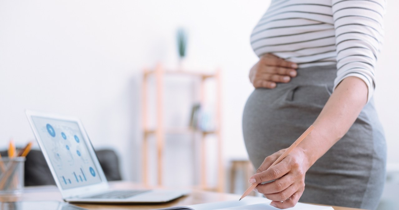 Zwolnienie w ciąży może trwać do 270 dni. Kod B daje też wyższe świadczenie