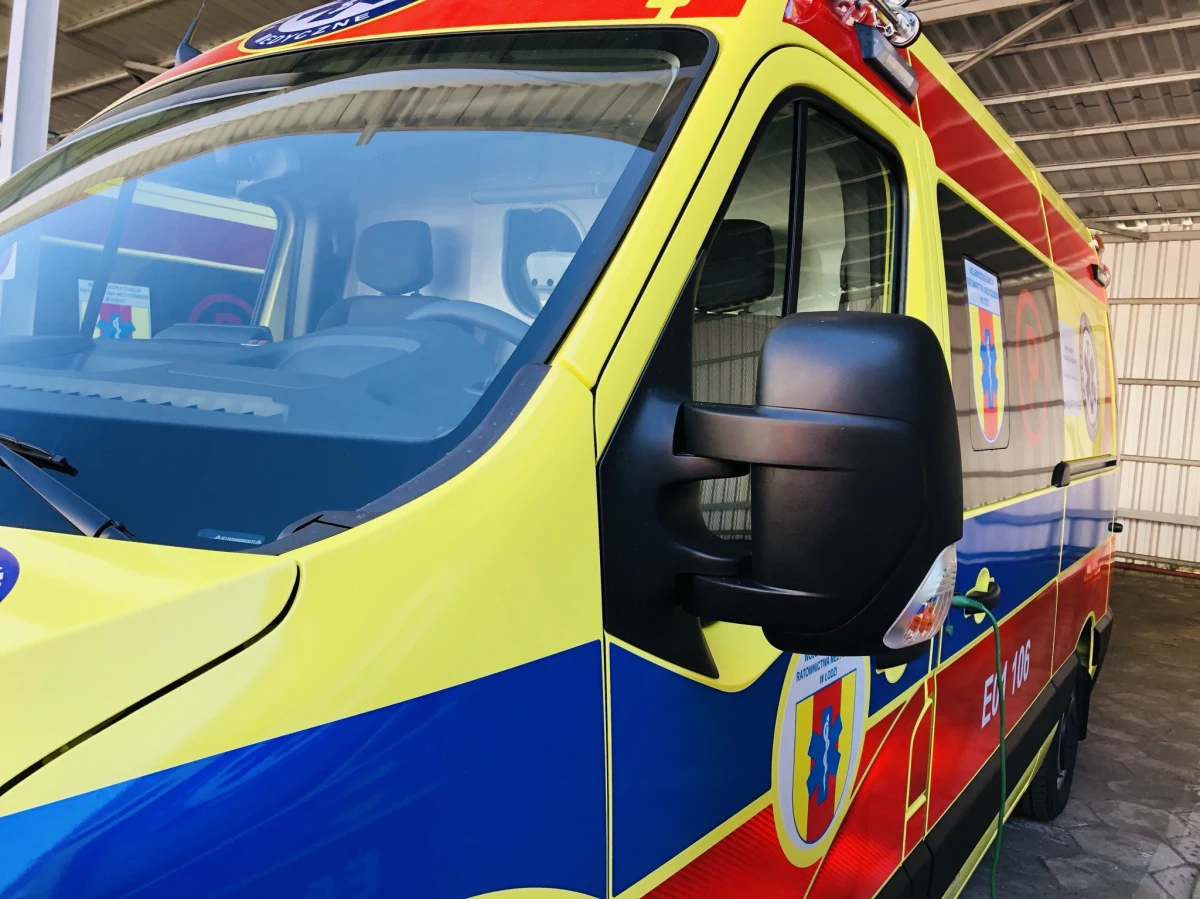 W sortowni owoców w Białej Rawskiej (Łódzkie) doszło we wtorek do wypadku. 42-letniego mężczyznę przygniotła maszyna.