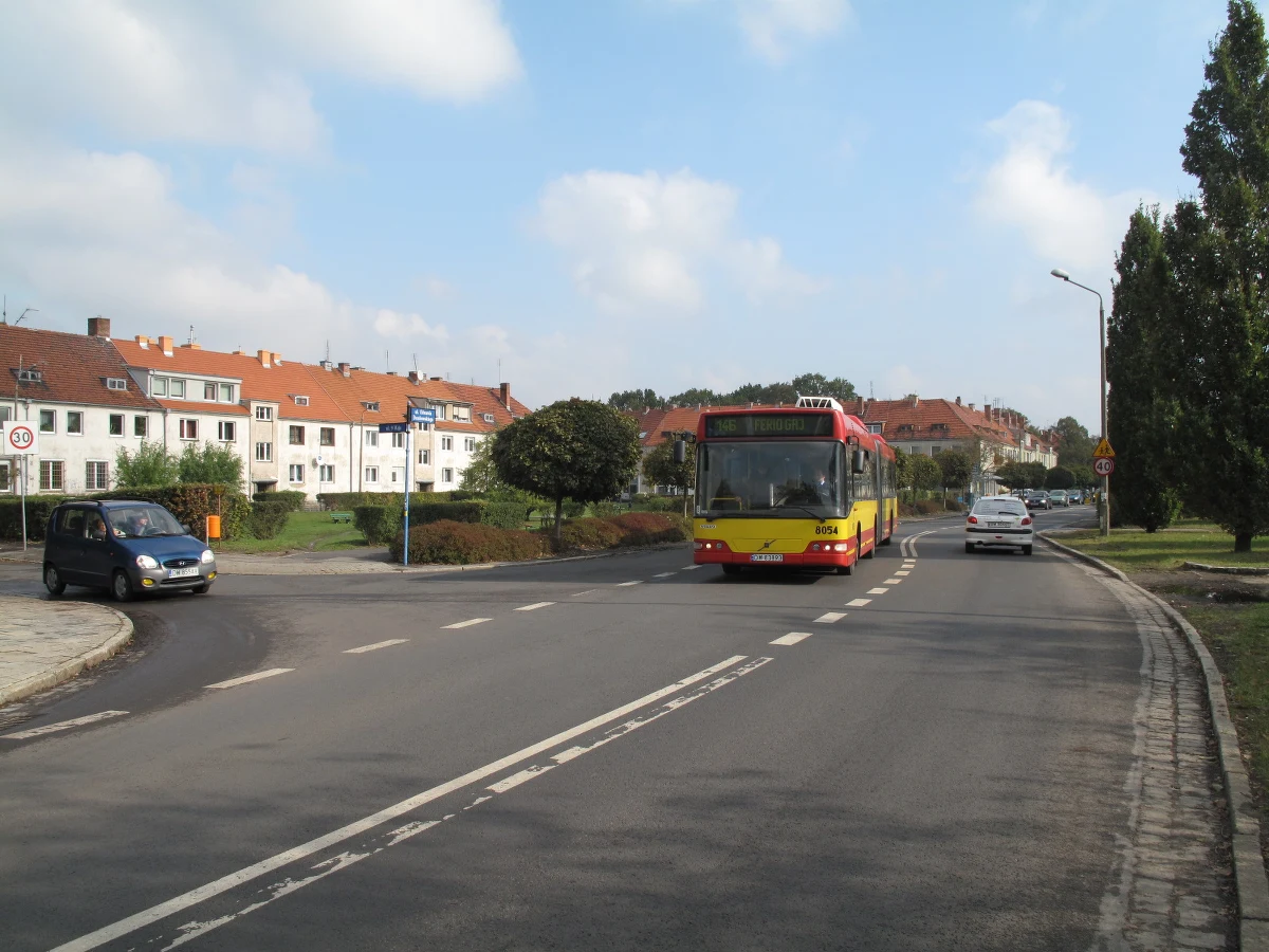 Dziś podpisano umowę z wykonawcą ostatniego odcinka Trasy Autobusowo-Tramwajowej (TAT) na wrocławski Nowy Dwór - firmą Skanska. Będzie mieć ona blisko dwa kilometry, a koszt budowy wyniesie ponad 72 miliony złotych. Prace mają rozpocząć się 5 lutego i potrwać 15 miesięcy.
