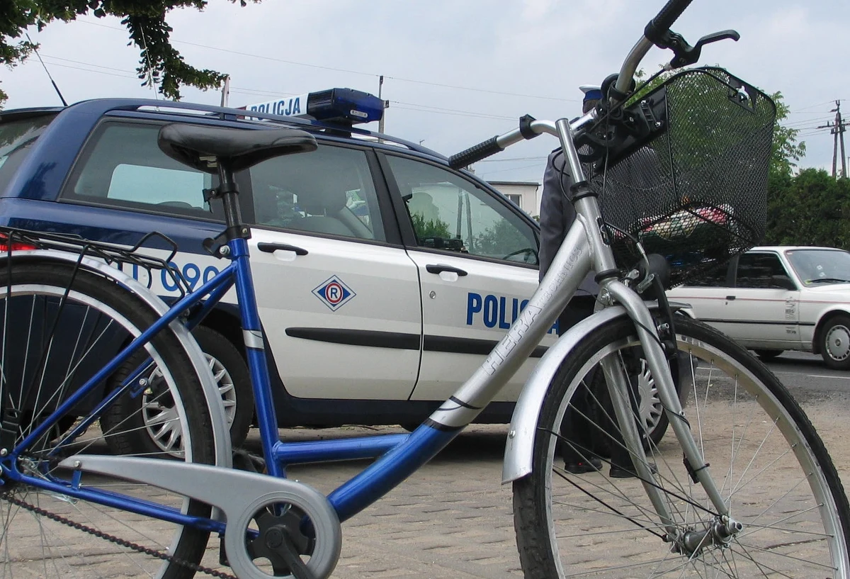 Mężczyzna w Warszawie miał ponad dwa promile alkoholu we krwi, a gdy zobaczył straż miejską, próbował uciekać, ale spadł z roweru.