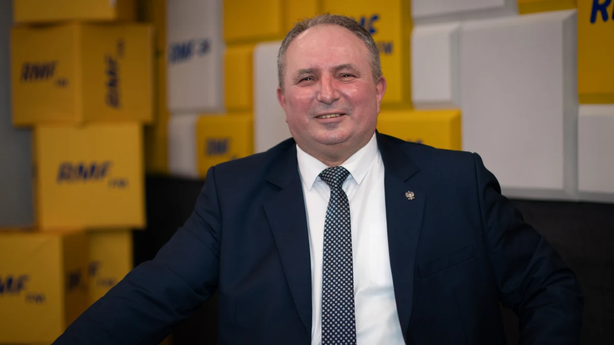 „Tak się składa, że w 2011 roku nadzorowałem kontrolę związaną z katastrofą smoleńską. To nic nadzwyczajnego, że słuchaliśmy w charakterze świadka pod groźbą odpowiedzialności karnej wszystkich odpowiedzialnych za organizowanie tamtej wizyty (…). Procedura jest opisana w ustawie o Najwyższej Izbie Kontroli i dotyczy wszystkich” – tak gen. Marek Bieńkowski skomentował w Popołudniowej rozmowie w RMF FM zapowiedź Mariana Banasia dotyczącą pilnej kontroli ws. nadzoru państwa nad służbami specjalnymi i wezwaniu na świadka Jarosława Kaczyńskiego. 