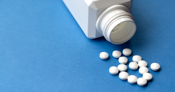 Lekarze rodzinni też będą mogli przepisywać chorym na Covid-19 lek molnupirawir. To pierwszy zarejestrowany w Polsce lek, który jest używany w leczeniu tej choroby.