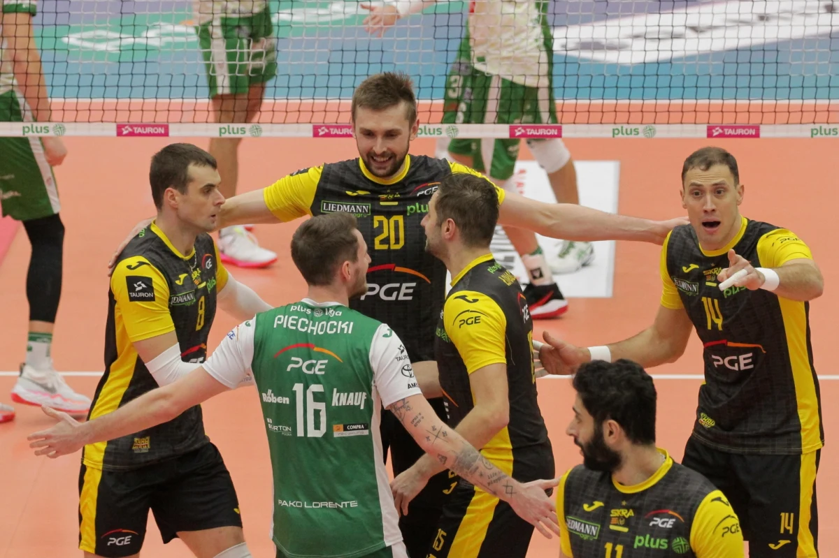 PGE Skra Bełchatów zagra w ćwierćfinale Pucharu CEV. W rewanżowym meczu 1/8 finału siatkarze Skry pokonali u siebie bułgarski Neftochimik Burgas 3:1 (25:10, 24:26, 25:15, 25:14).