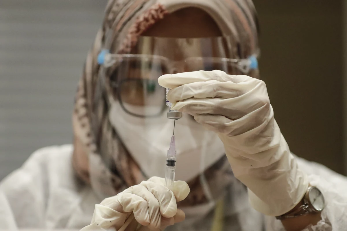 Światowi eksperci ds. zdrowia publicznego we wtorek na wirtualnym Światowym Forum Gospodarczym w Davos wyrazili opinię, że równość w dostępie do szczepionek przeciw Covid-19 jest warunkiem koniecznym, aby zakończyć pandemię koronawirusa.