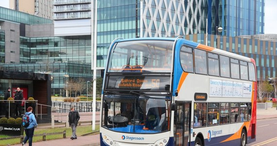 Mająca 152 cm wzrostu Tracey Scholes z Manchesteru, która po 34 latach pracy jako kierowca autobusu została zwolniona z powodu zbyt niskiego wzrostu, wygrała apelację i została przywrócona z dotychczasowym wynagrodzeniem - podała we wtorek stacja Sky News.