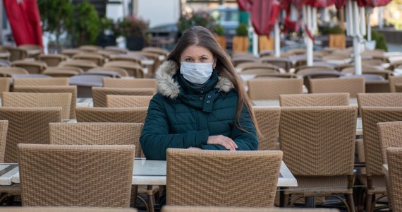 112 323 nowe zakażenia koronawirusem zarejestrowano w Niemczech w ciągu ostatniej doby - przekazały władze zdrowotne. To najwyższy od początku pandemii dobowy bilans nowych infekcji w tym kraju. Po raz pierwszy przekroczył on też barierę 100 tys. przypadków. A to najprawdopodobniej nie koniec. 