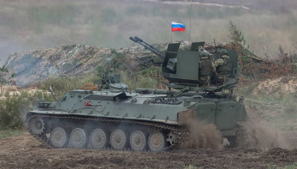 Koncentracja rosyjskich wojsk przy granicy ukraińskiej daje prezydentowi Rosji Władimirowi Putinowi możliwość podjęcia dalszych agresywnych działań przeciwko Ukrainie "z bardzo krótkim wyprzedzeniem" - oświadczył sekretarz stanu USA Antony Blinken w Kijowie. 