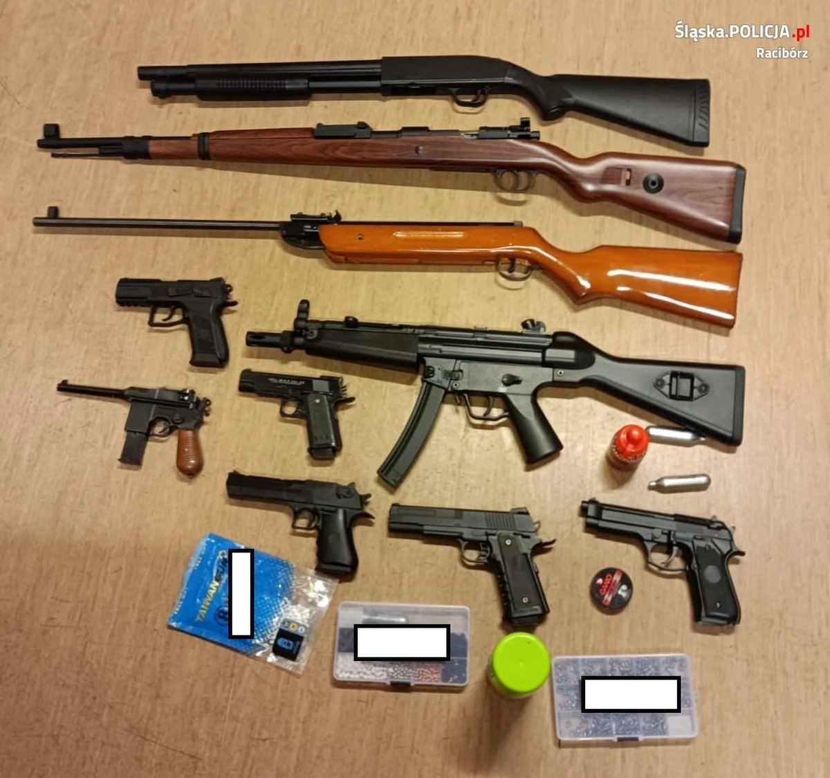 13- i 15-latek strzelali z wiatrówki w kierunku przechodniów i samochodów w Raciborzu. Do tego niebezpiecznego zdarzenia doszło na przełomie listopada i grudnia ubiegłego roku. Teraz policjanci ustalili sprawców.  Zajmie się nimi sąd rodzinny. 