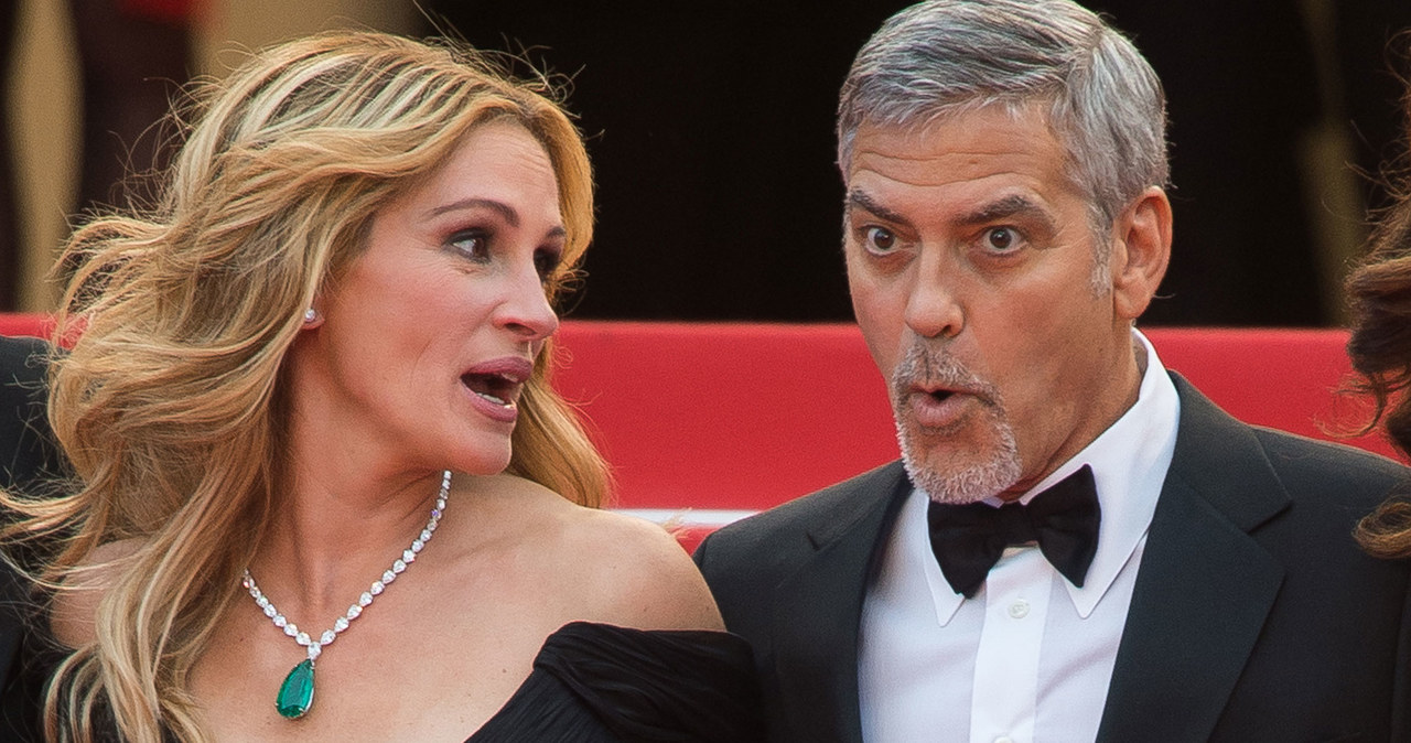 George Clooney i Julia Roberts wrócili do Stanów Zjednoczonych z Australii, gdzie brali udział w zdjęciach do komedii romantycznej „Ticket to Paradise”. Powodem ich powrotu jest przymusowa przerwa w zdjęciach. Według źródeł, na które powołuje się portal „Variety”, prace na planie zawieszono z powodu wzrostu liczby zakażeń COVID-19 w australijskim stanie Queensland.