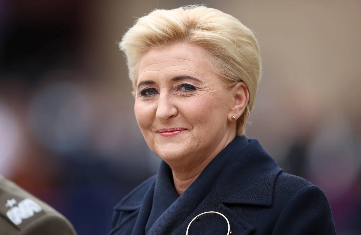 Pierwsza Dama Agata Kornhauser-Duda zaprosiła posłanki Koalicji Obywatelskiej na rozmowę o reformie edukacji, nazywanej "lex Czarnek". O spotkanie apelowały wcześniej polityczki KO.