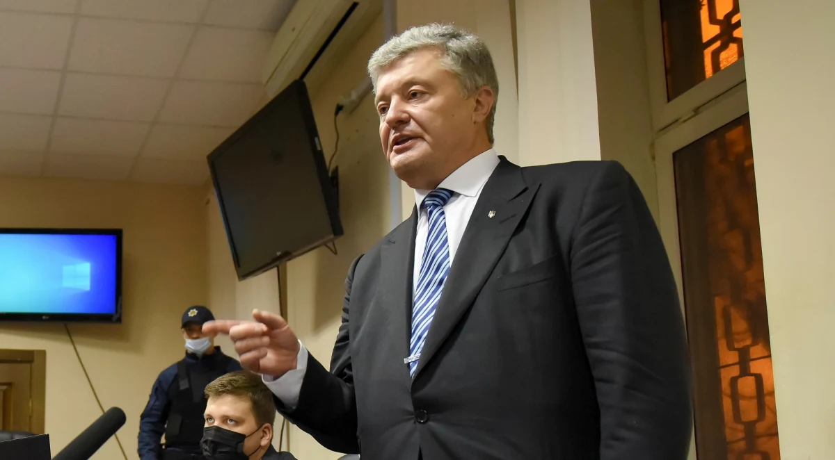 ​Peczerski Sąd Rejonowy w Kijowie nie aresztował byłego prezydenta Ukrainy Petro Poroszenki, który jest oskarżany o zdradę stanu. Dla polityka wybrano inny, znacznie lżejszy środek zapobiegawczy.
