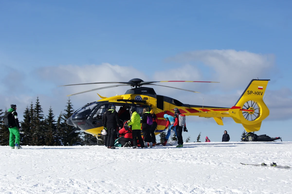 Blisko 2,5 tys. wypraw i akcji ratowniczych przeprowadzili w ubiegłym roku ratownicy Górskiego Ochotniczego Pogotowia Ratunkowego (GOPR), udzielając pomocy 2 tys. 636 osobom. To liczba rekordowa, większa niż w latach przed pandemią – podsumował prezes Zarządu Głównego GOPR Paweł Konieczny.