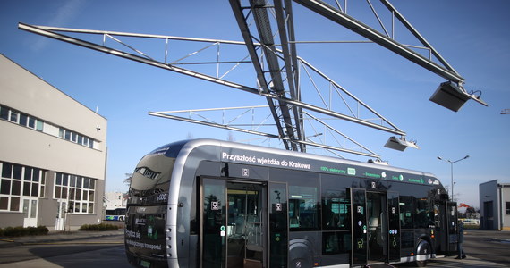 Na linię 169 w Krakowie wyjechał elektryczny autobus marki Irizar. Bezemisyjny pojazd charakteryzuje się nietypowym wyglądem. Krakowskie MPK realizuje pierwsze w Polsce testy tego autobusu.