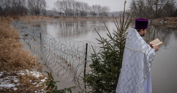 Prawosławni mieszkańcy Sławatycz (Lubelskie) uczestniczyli w procesji nad rzekę Bug, aby dokonać obrzędu poświęcenia wody w związku ze Świętem Chrztu Pańskiego, zwanego też Świętem Jordanu. 