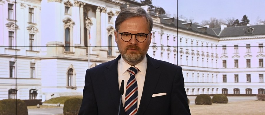 "Do celu jeszcze nie dotarliśmy, to będzie wymagać dalszych kroków" – stwierdził Premier Czech Petr Fiala, zapytany o przebieg polsko-czeskich rozmów ws. kopalni "Turów". Zapewnił, że Czechy chcą wynegocjować porozumienie międzyrządowe, a częścią umowy jest wycofanie skargi do Trybunału Sprawiedliwości Unii Europejskiej. Jego zdaniem warunkiem jest zawarcie porozumienia, "które zawiera wiele parametrów, w tym ochronę przez kilka następnych lat, rekompensaty, nadzór Europejskiego Trybunału Sprawiedliwości i inne rzeczy, które są absolutnie kluczowe dla Republiki Czeskiej".