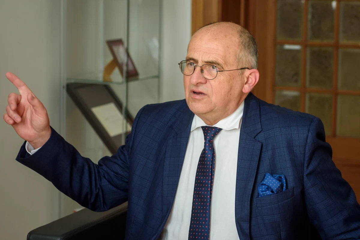 Minister spraw zagranicznych Zbigniew Rau otrzymał pozytywny wynik testu na koronawirusa - poinformował rzecznik ministerstwa Łukasz Jasina.